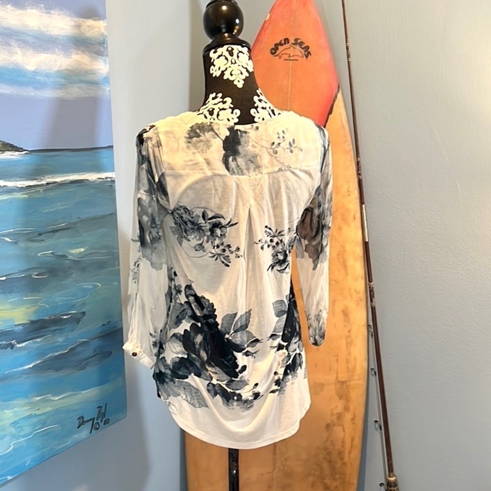 ⭐️ Lucky Brand Sheer Blue Floral Apron Front Blouse  Boho Lightweight Size XS - Picture 3 of 10
